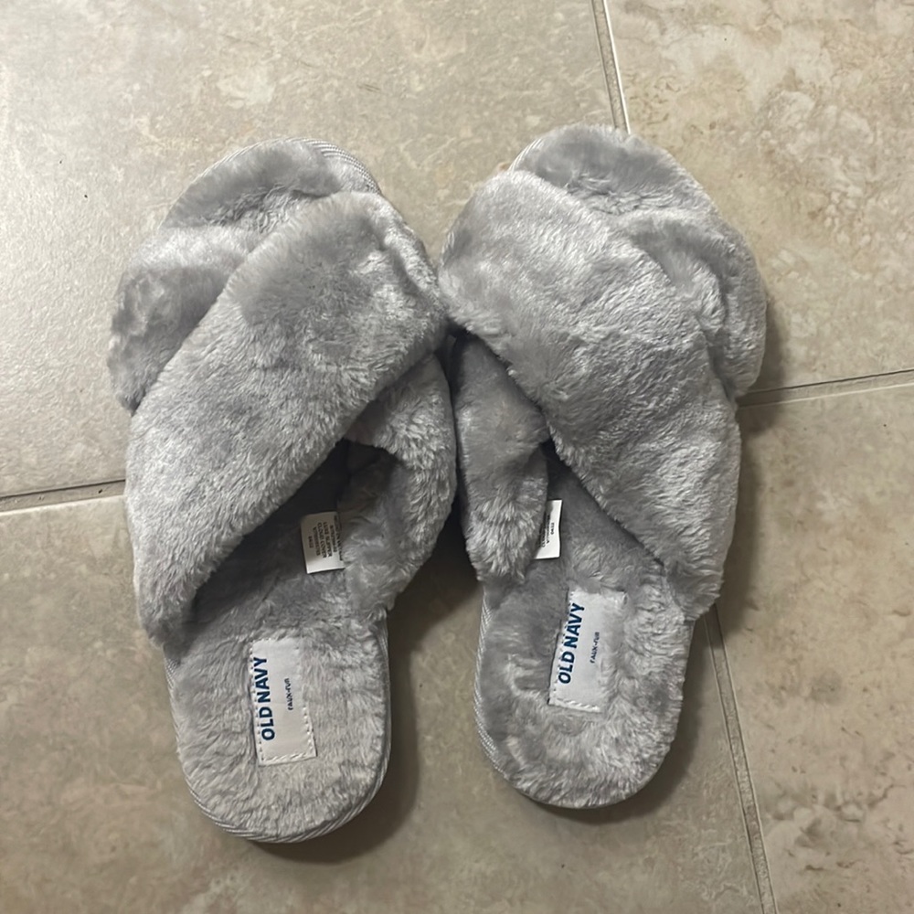COPY - OLD NAVY SLIPPERS, WORN TWICE, WOMENS SIZE 6